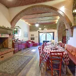 Stunning In With Kitchen Hébergement de vacances *