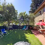 Hébergement de vacances Stunning In With Kitchen *